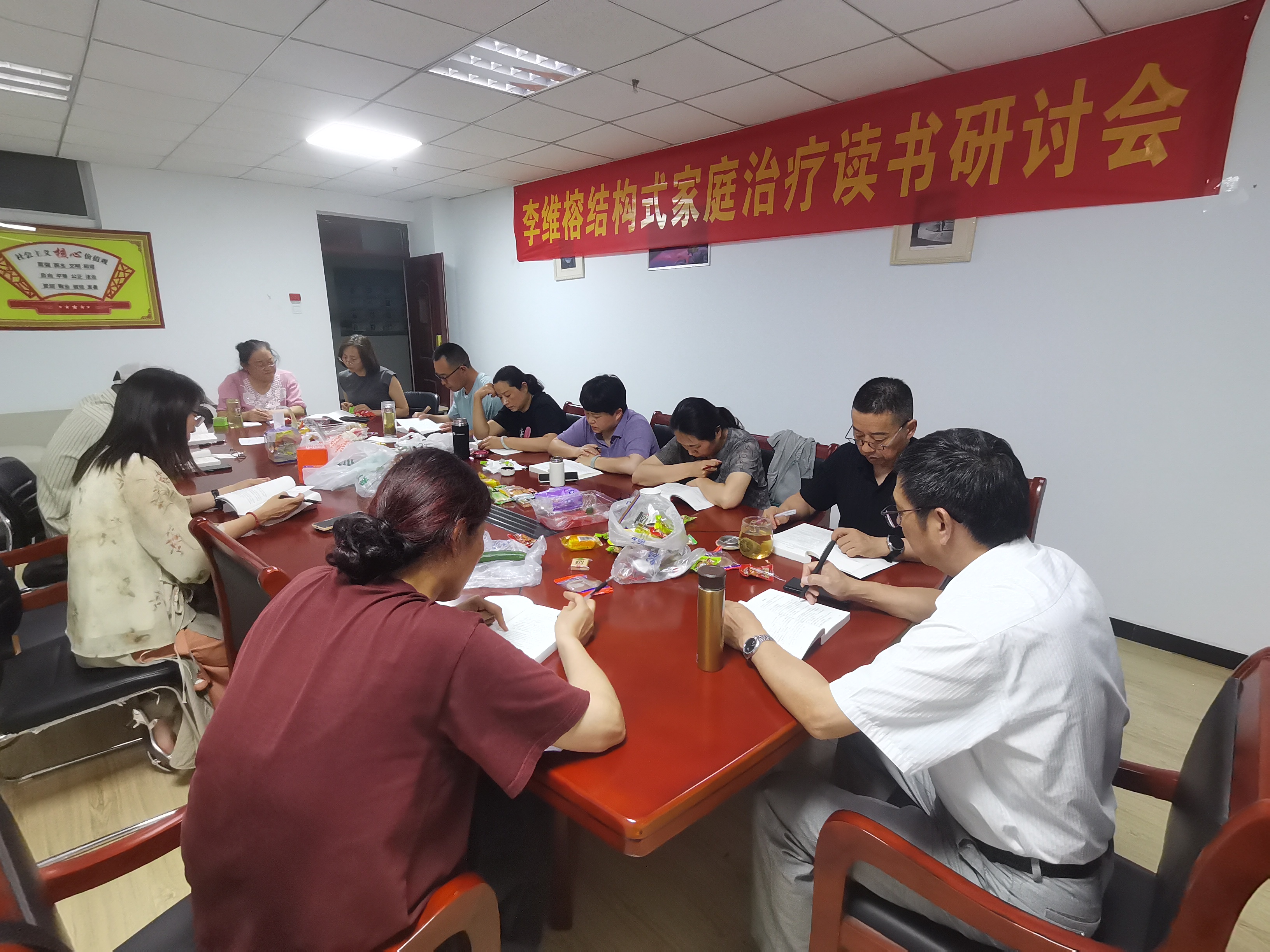 【阜陽心理咨詢中心】當(dāng)生命成為賭注：解碼家庭關(guān)系中的自殺困局